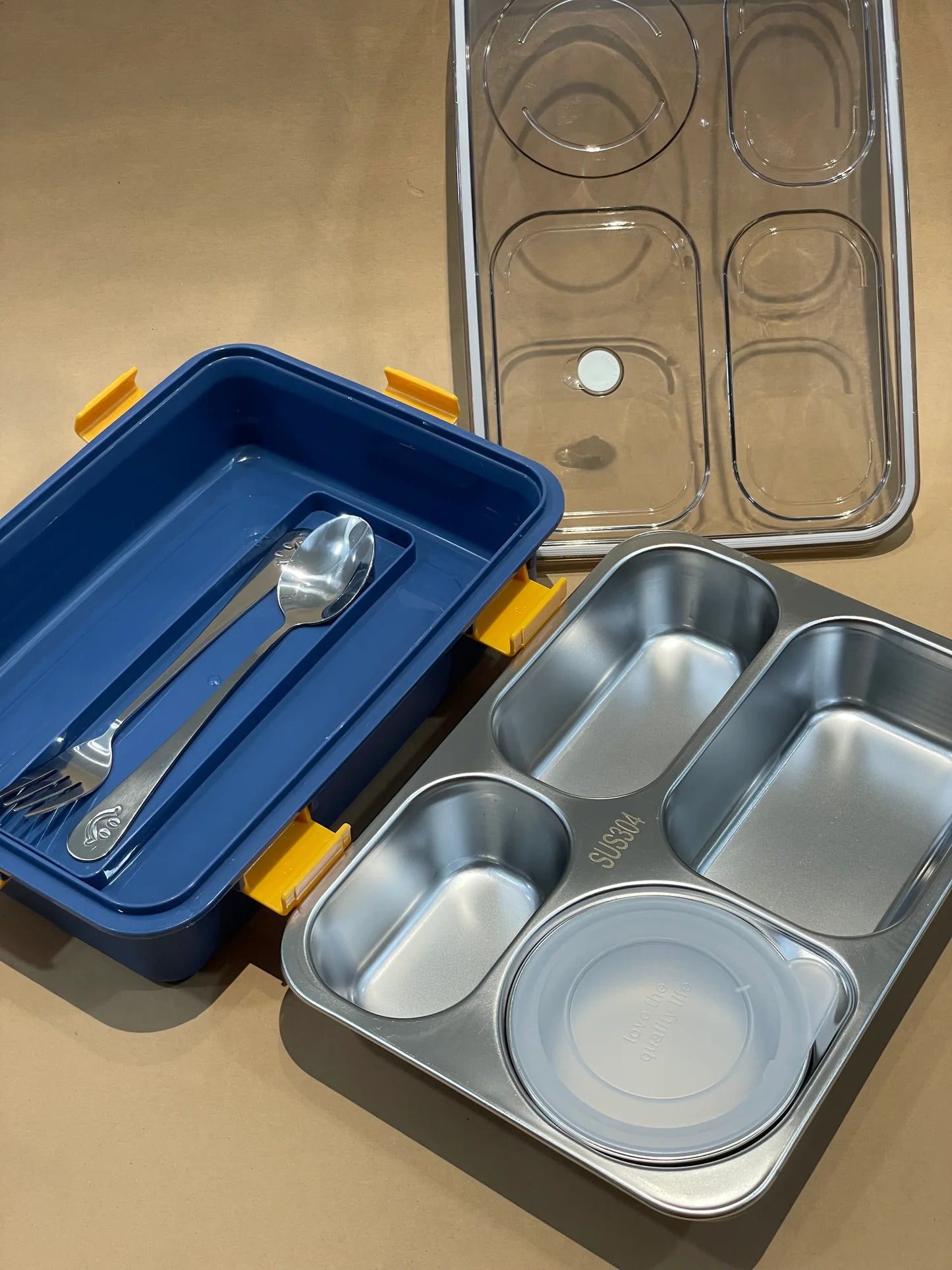 4 Compartments with soup bowl 850ml+150ml (with stainless steel spoon and chopsticks)