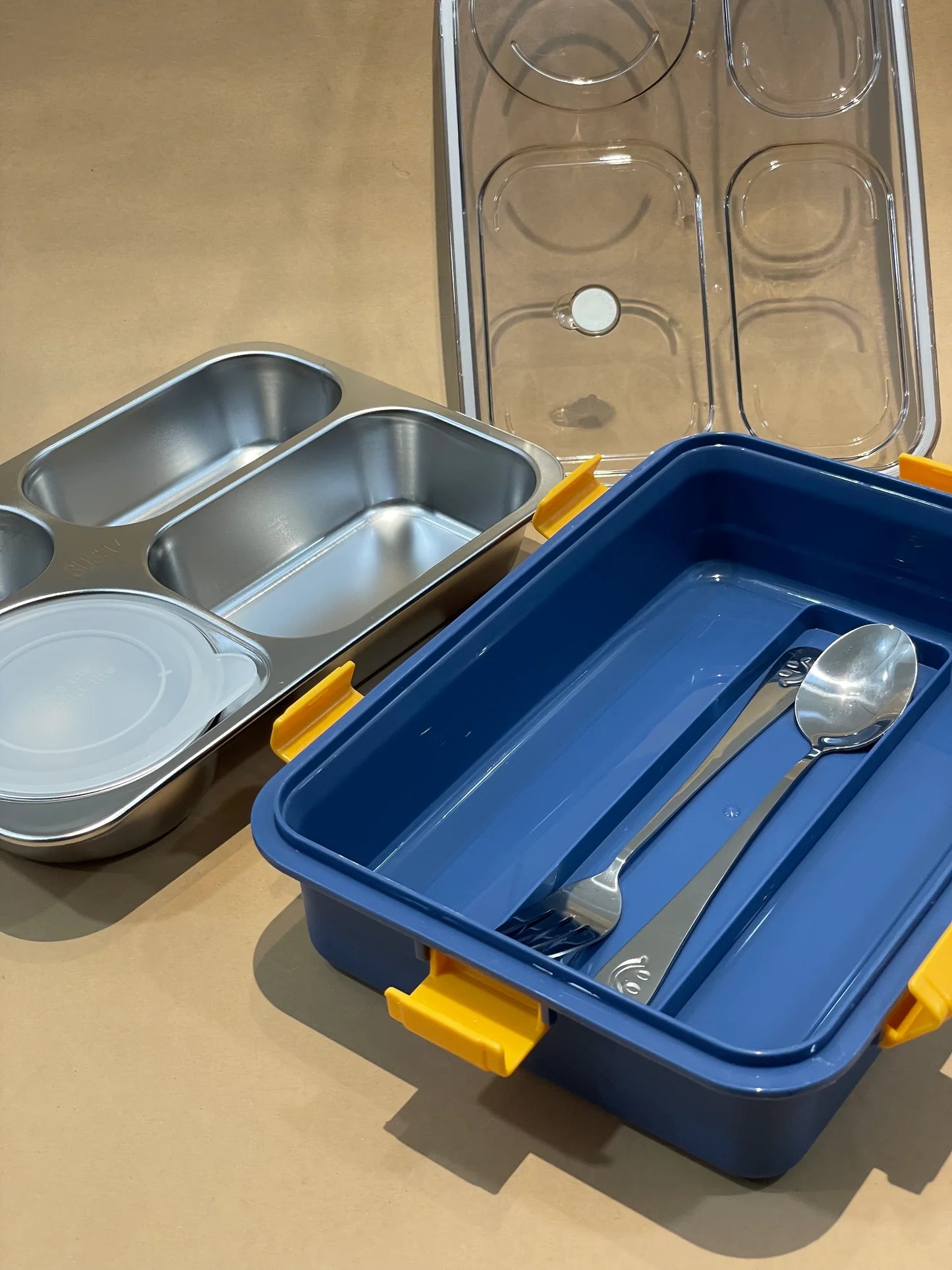 4 Compartments with soup bowl 850ml+150ml (with stainless steel spoon and chopsticks)