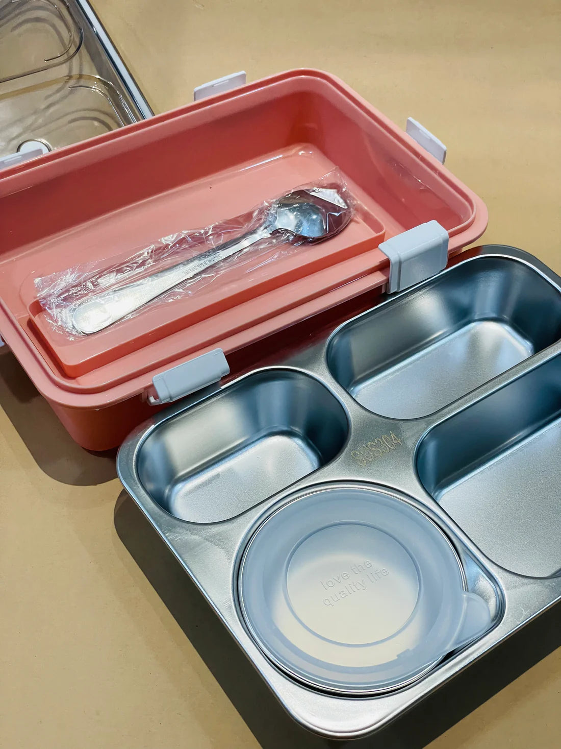 4 Compartments with soup bowl 850ml+150ml (with stainless steel spoon and chopsticks)
